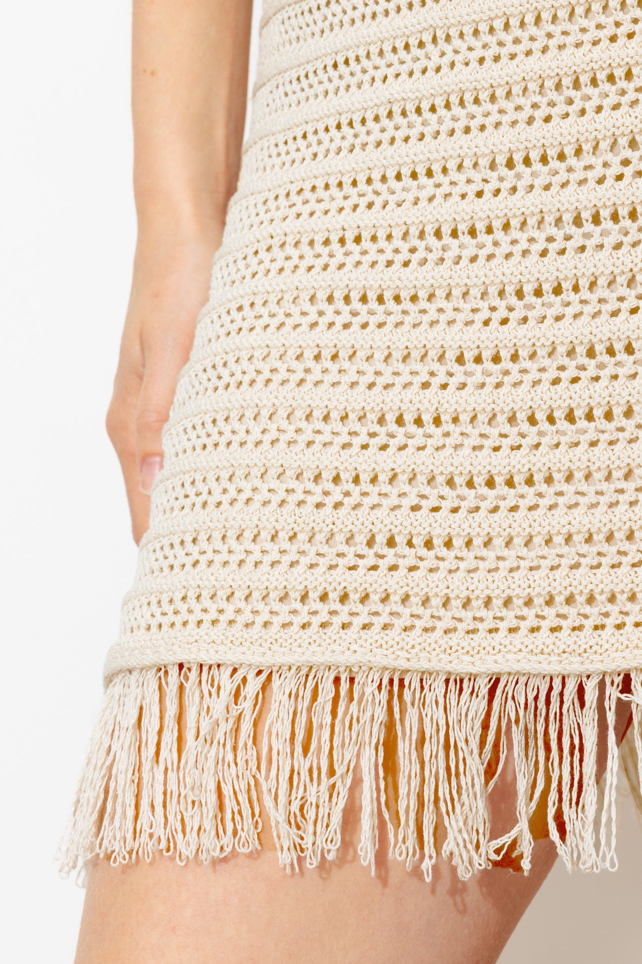Jupe courte frangée en crochet