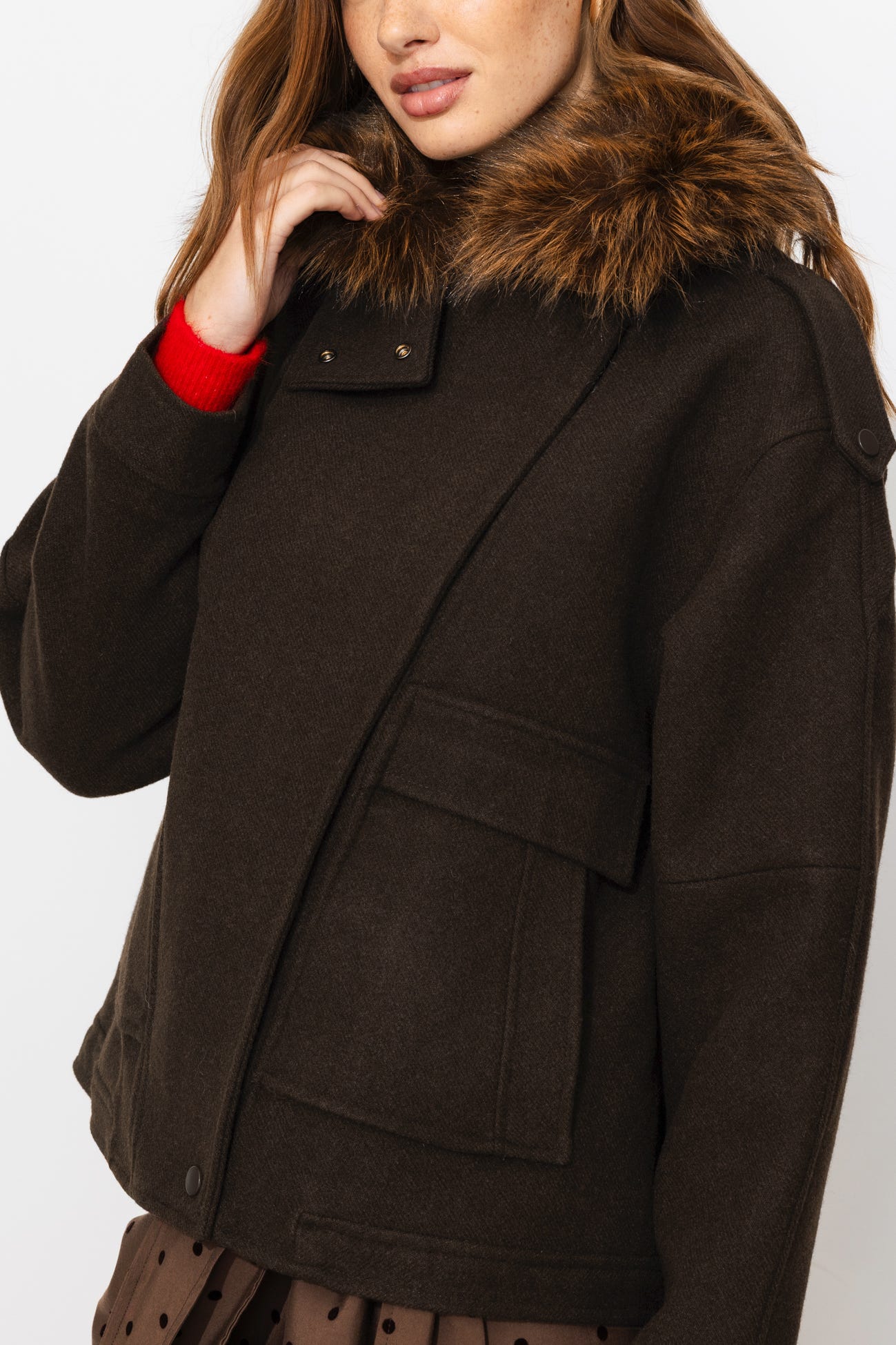 Manteau court à col montant