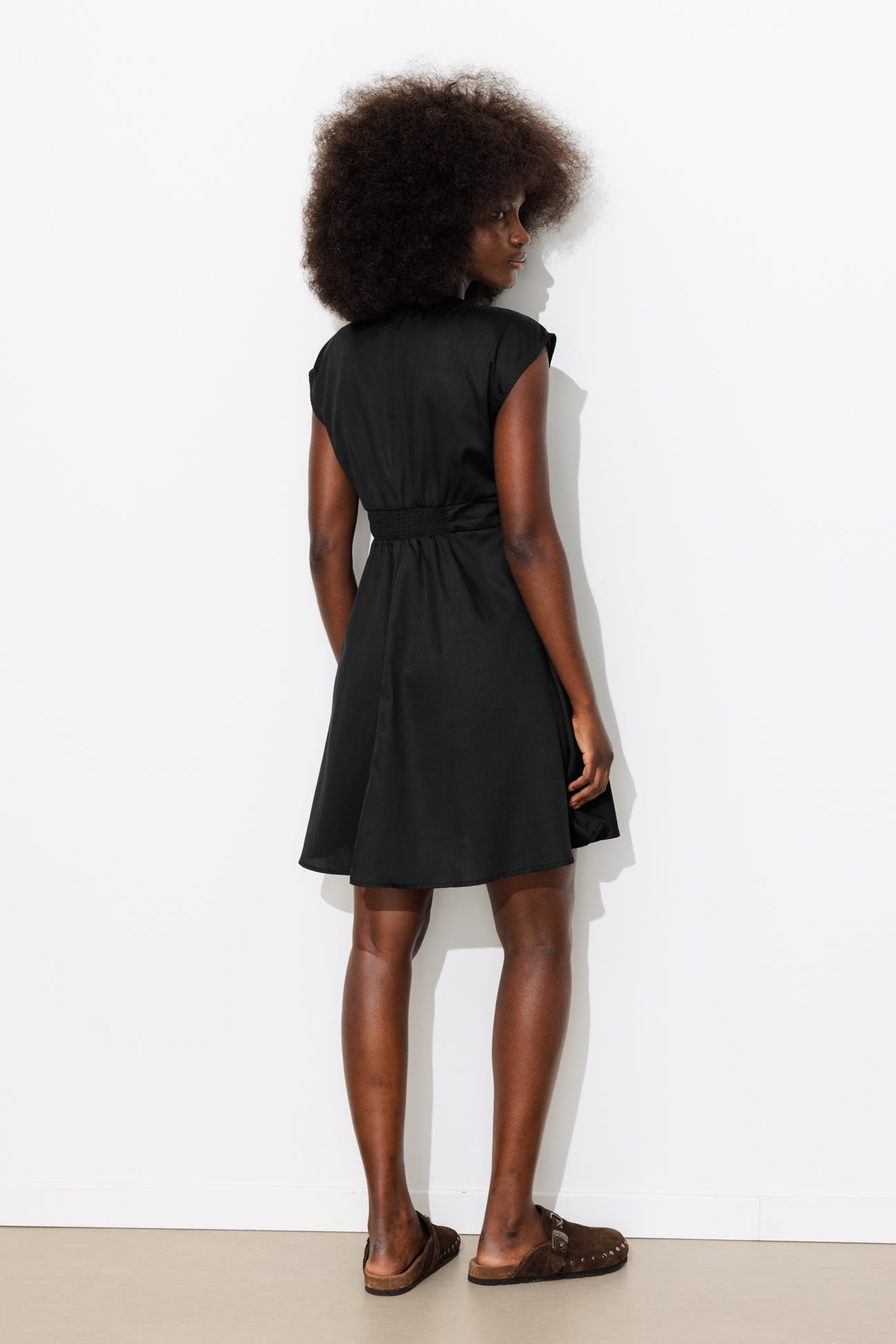 Robe courte et légère Femme
