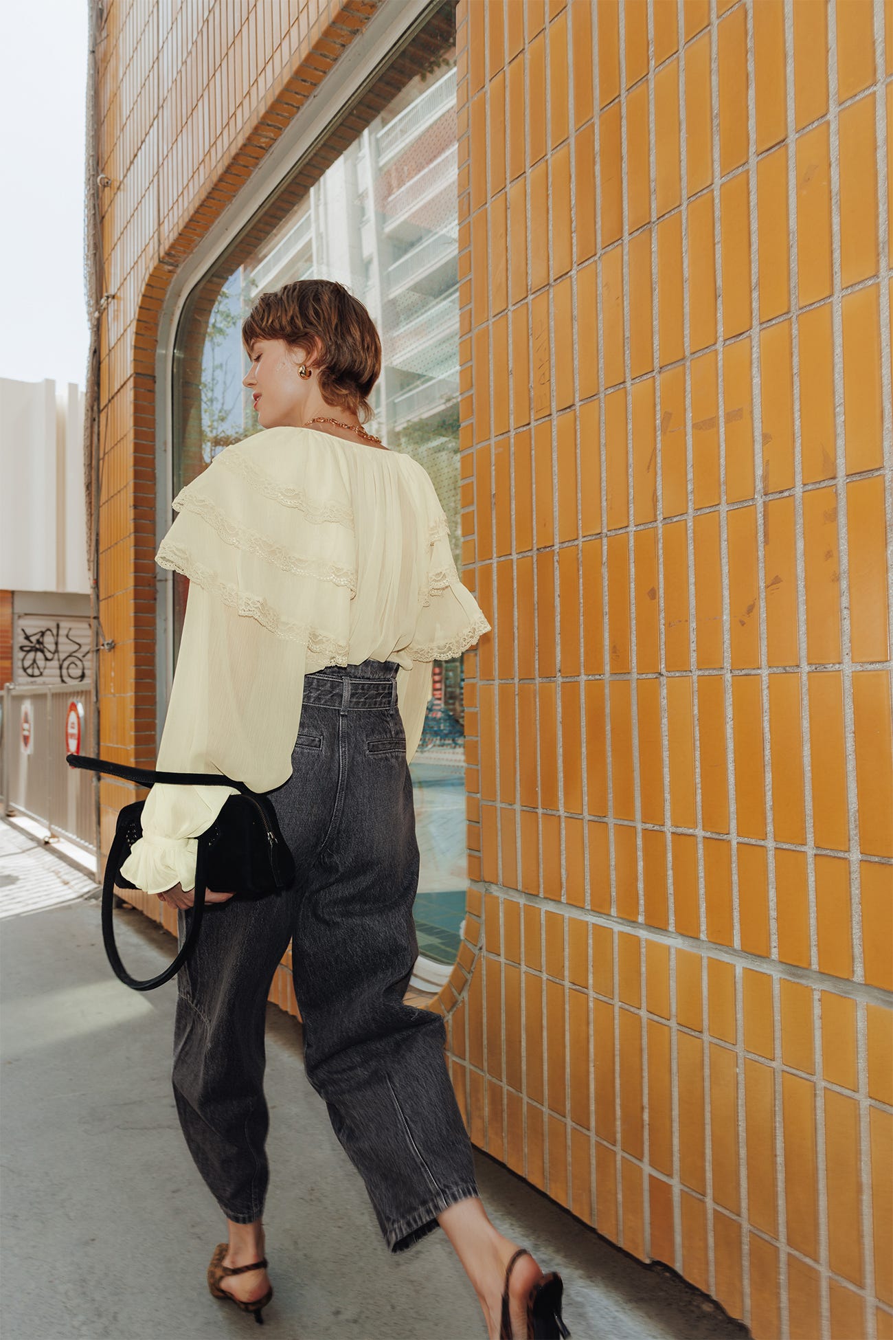 Blusa maniche lunghe volant