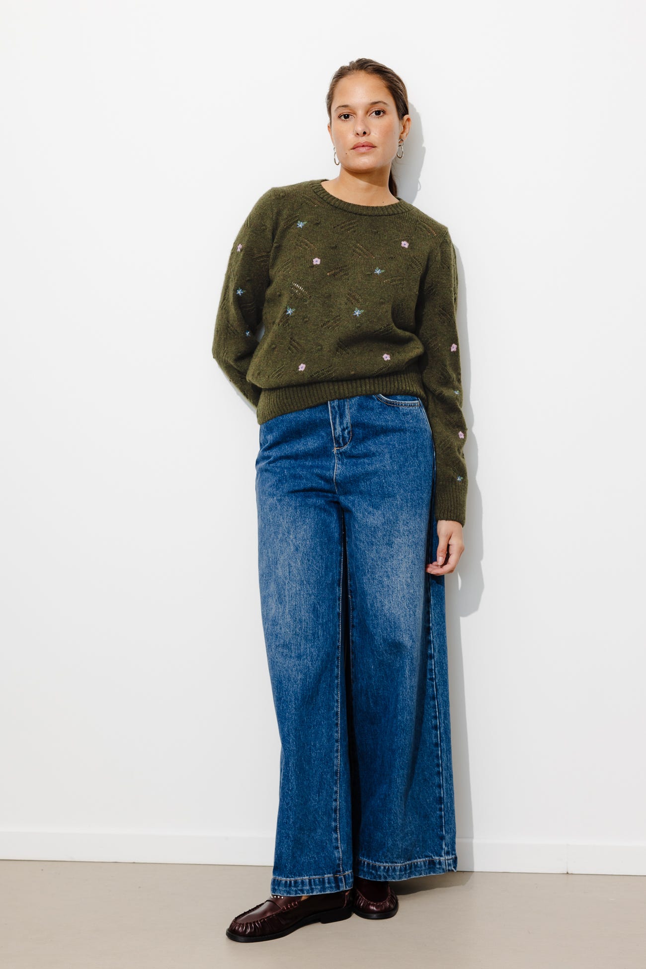 Pull brodé de fleurs Femme