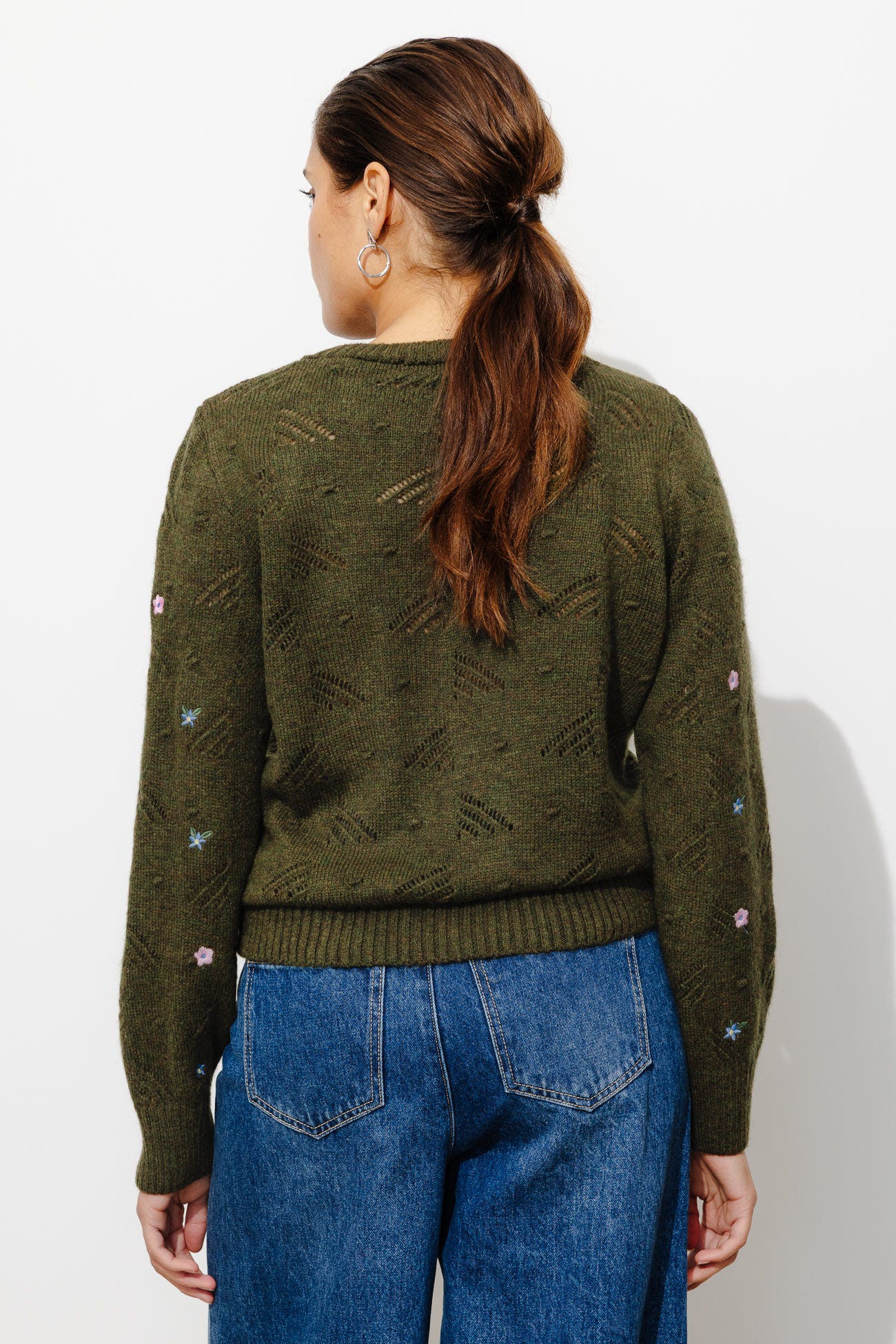Pull brodé de fleurs Femme