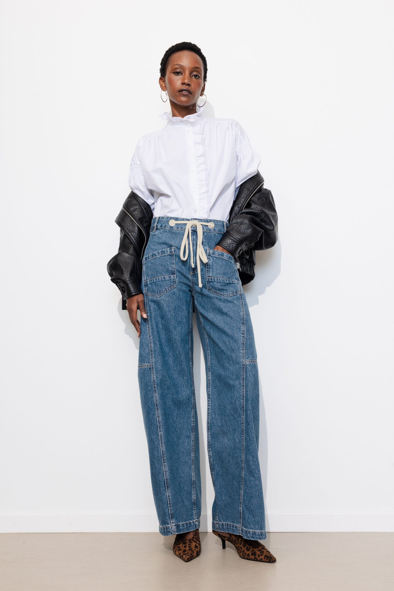 Jean large à oeillets Femme