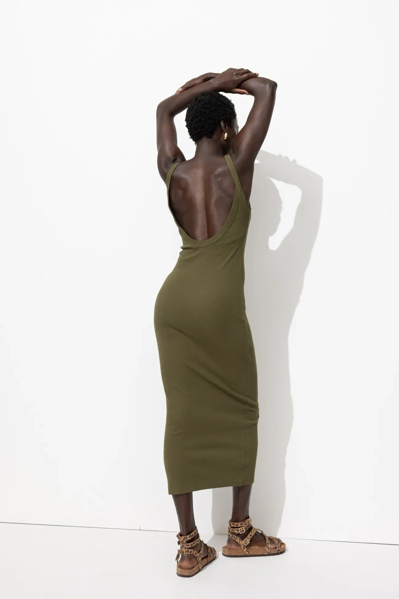 robe moulante kaki dos nu 