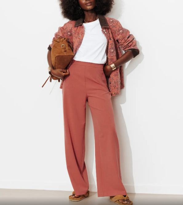 Quelle tenue choisir pour voyager léger et stylée ? Le guide ultime