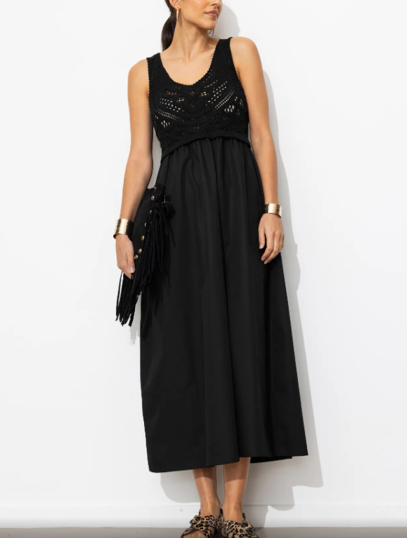 Comment moderniser une robe noire pour l’été ? Nos astuces de style et accessoires tendance