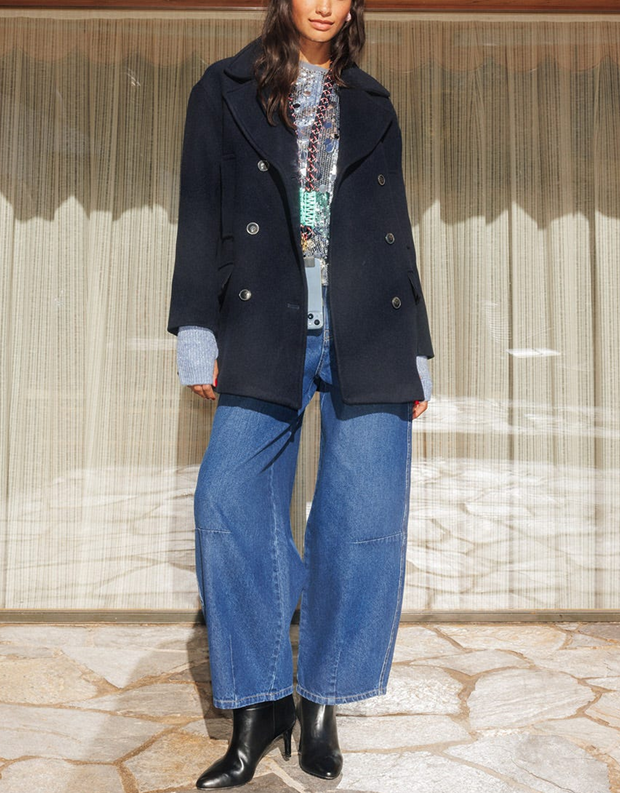 Mannequin portant un mantean caban noir en laine