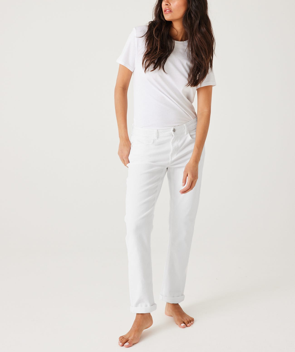 mannequin portant du blanc