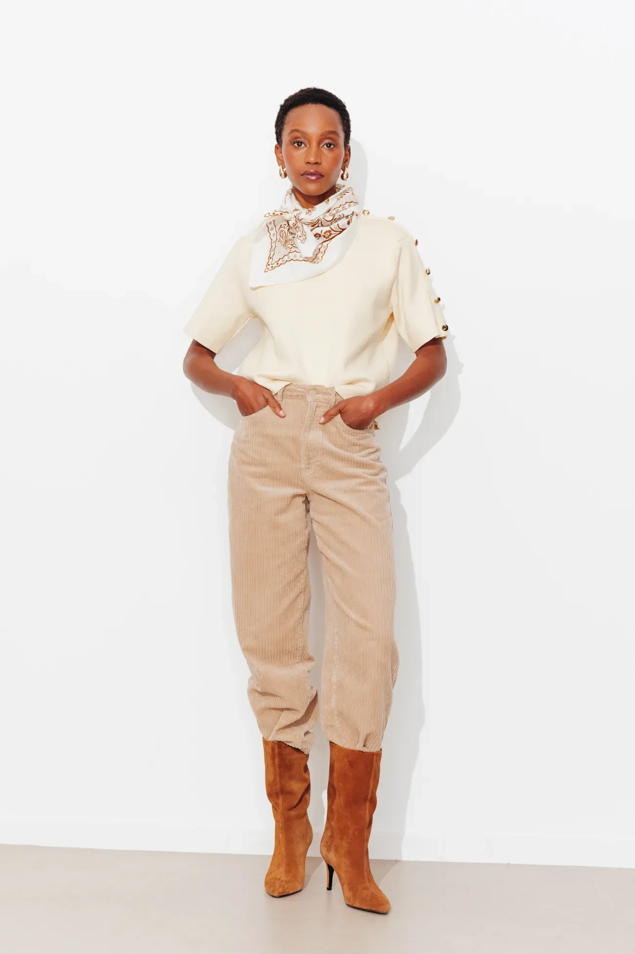 Comment porter le écru sans paraître fade ?